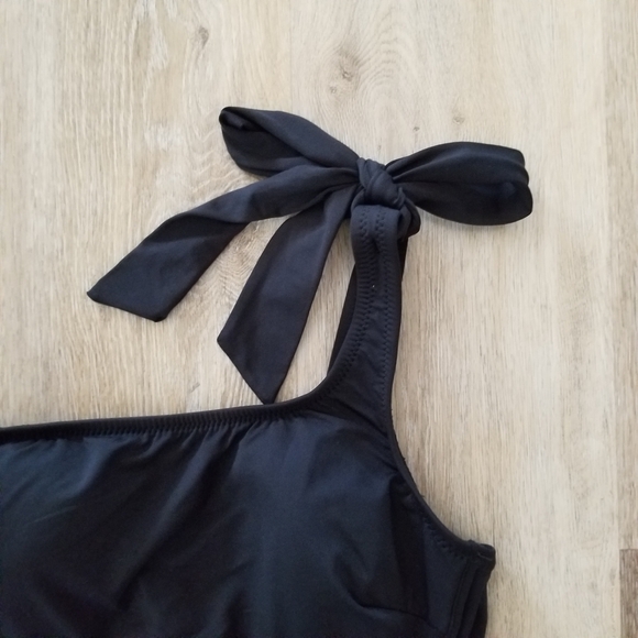 NWT Shade & Shore Black One Shoulder Bow Cut Out One Piece Swimsuit Size Large - Picture 5 of 10
